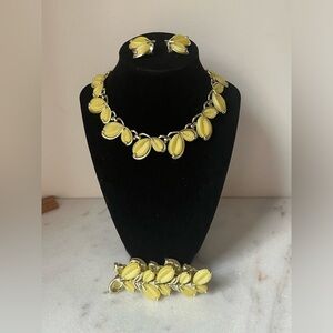 Marboux By Boucher Style #550 White Leaves Thermoset Silver Tone 1950s Necklace